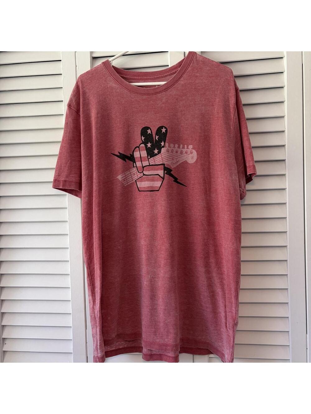 Lucky Brand Men's Pink and Red Tshirt Fender
